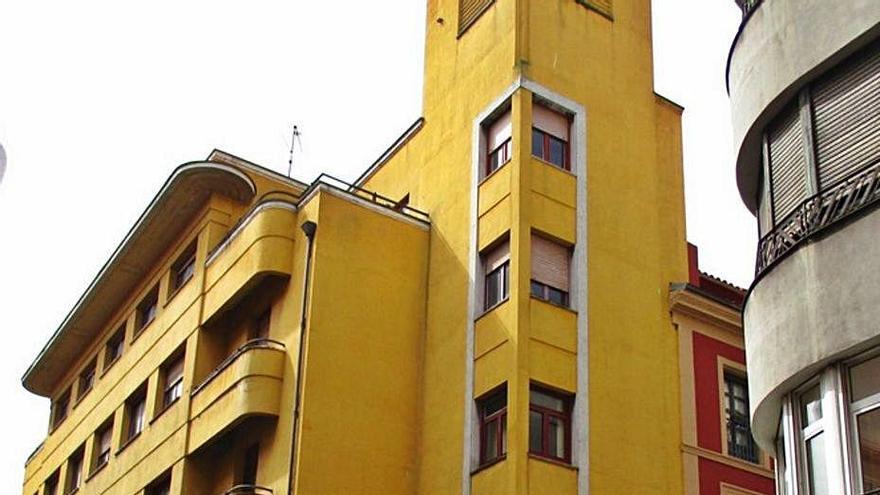 El edificio del Monte de Piedad, desde la calle Instituto.