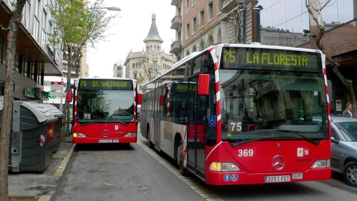 Imagen de archivo de autobuses urbanos de Tarragona.