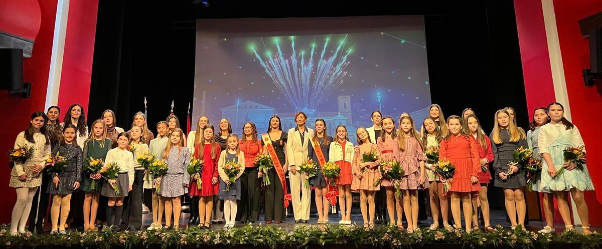 Las reinas y sus correspondientes cortes inician un emocionante camino festivo.