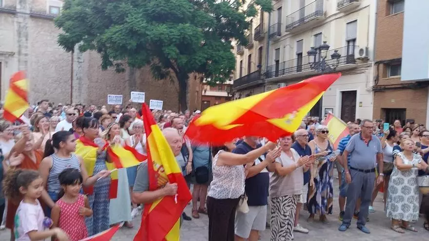 Así ha transcurrido la concentración de apoyo a Ceuta en Carcaixent