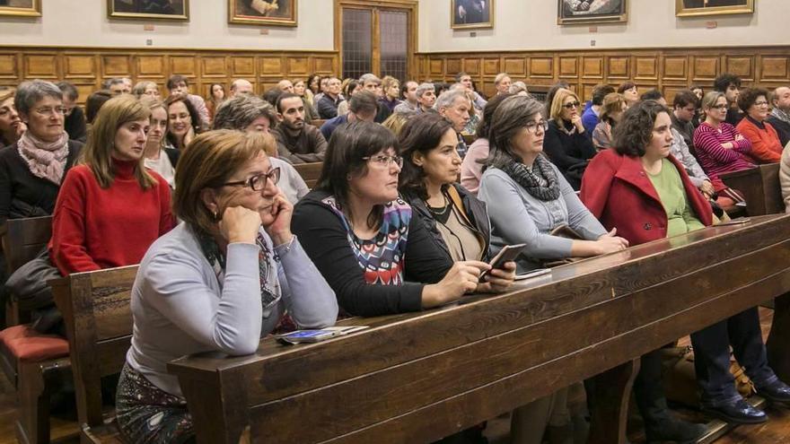 Asistentes al debate en la Universidad de Oviedo.