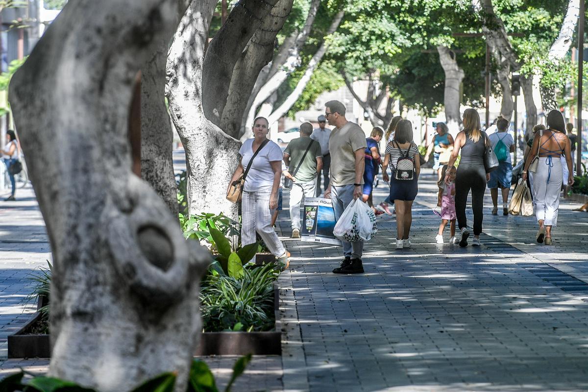 Ambiente este último domingo de apertura comercial en Mesa y López