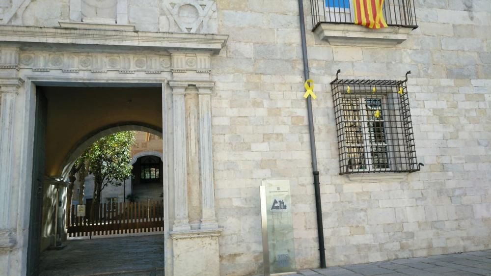 Llaç blanc a la Delegació de Govern a Girona