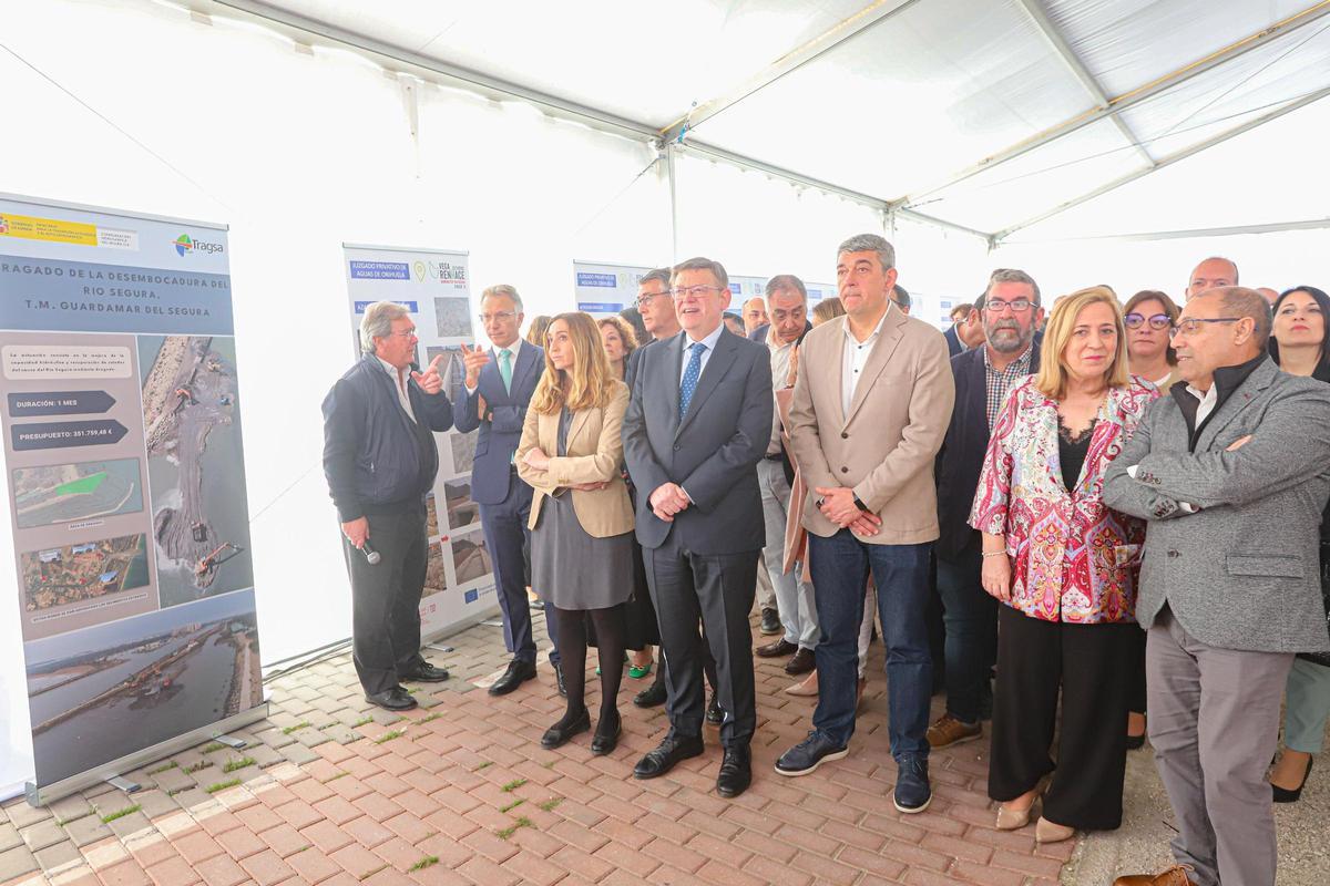 Visita de Ximo Puig a la desembocadura del Segura en Guardamar para anunciar los proyectos contra inundaciones