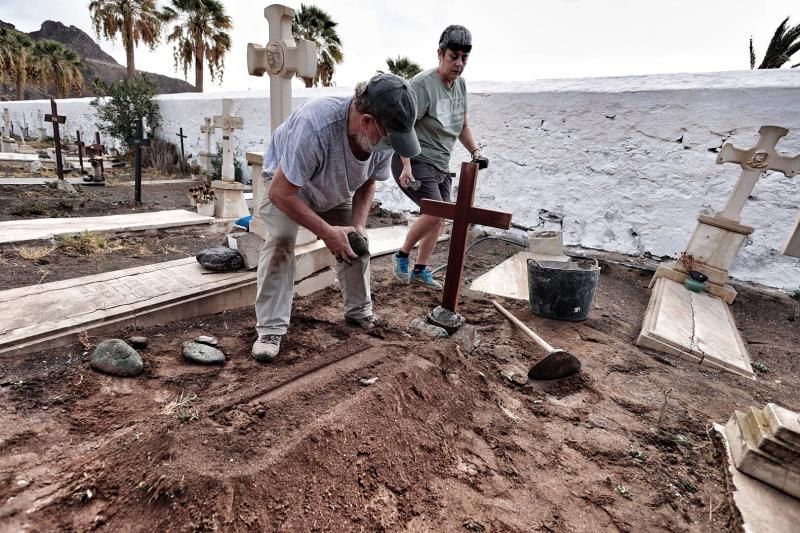 Reposición de cruces en el cementerio de San Andrés, en Santa Cruz de Tenerife.