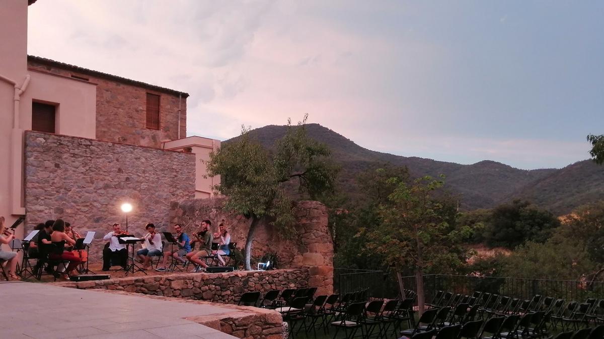 L&#039;Hort del capellà havia d&#039;acollir, en un principi, el concert de l&#039;Orquestra de Cambra de l&#039;Empordà a Cantallops