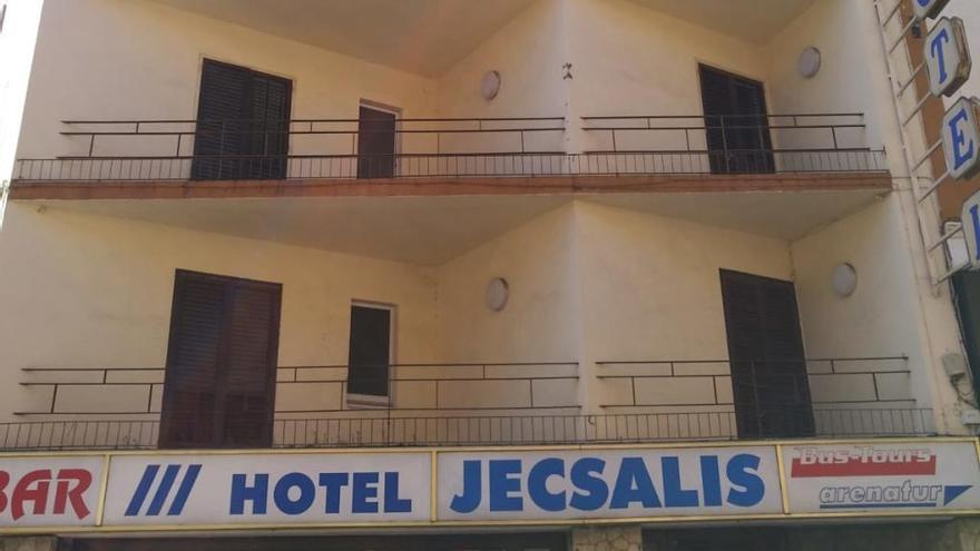 L&#039;antic hotel Jecsalis, on es faran els habitatges cooperatius per a gent gran, a Sant Feliu.