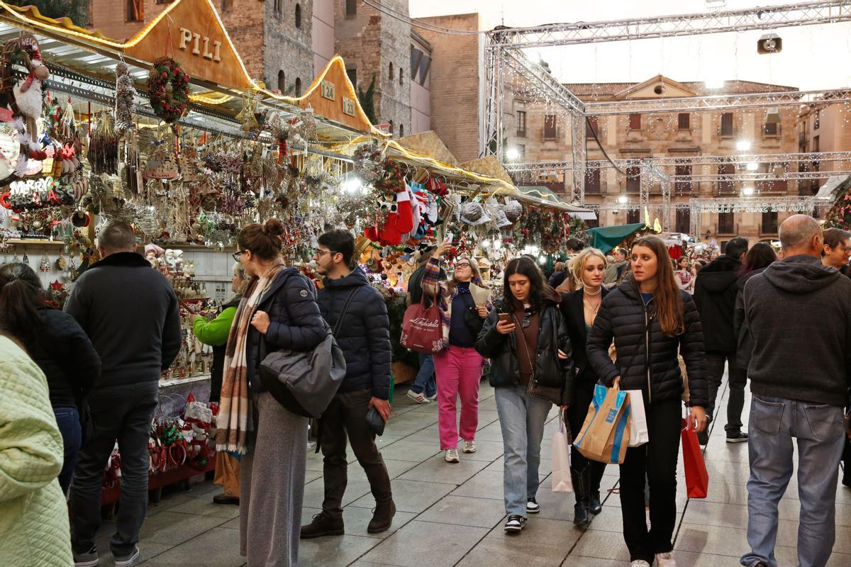 Feria navideña de Santa Llúcia en la Avinguda de la Catedral