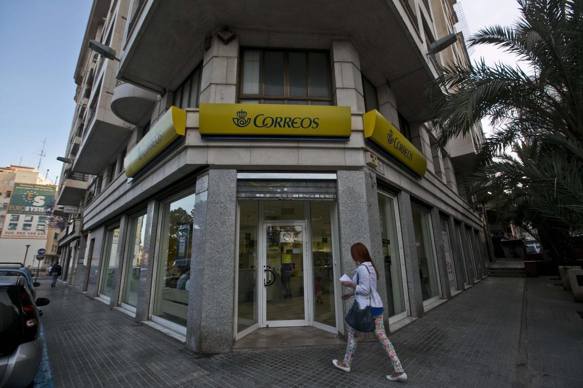La oficina central de Correos en Elche.