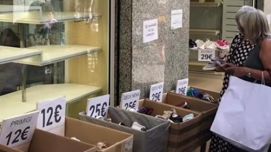 Roba, complements i decoració en promoció per tancar l'estiu: Berga es bolca al dissabte de botigues al carrer