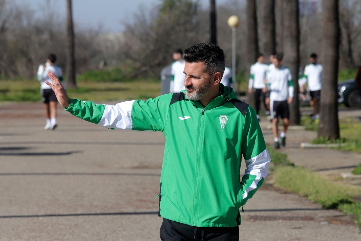 Iván Ania, en su llegada a la Ciudad Deportivo para un entrenamiento del Córdoba CF de esta semana.