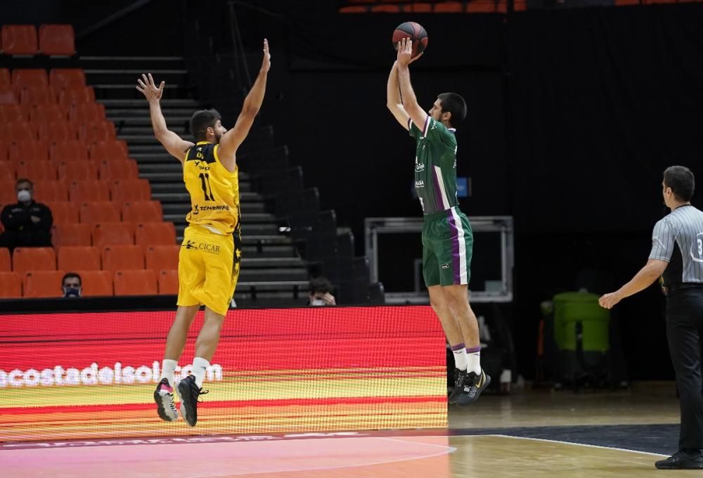 Partido entre el Iberostar y el Unicaja en la fase final de la Liga ACB.