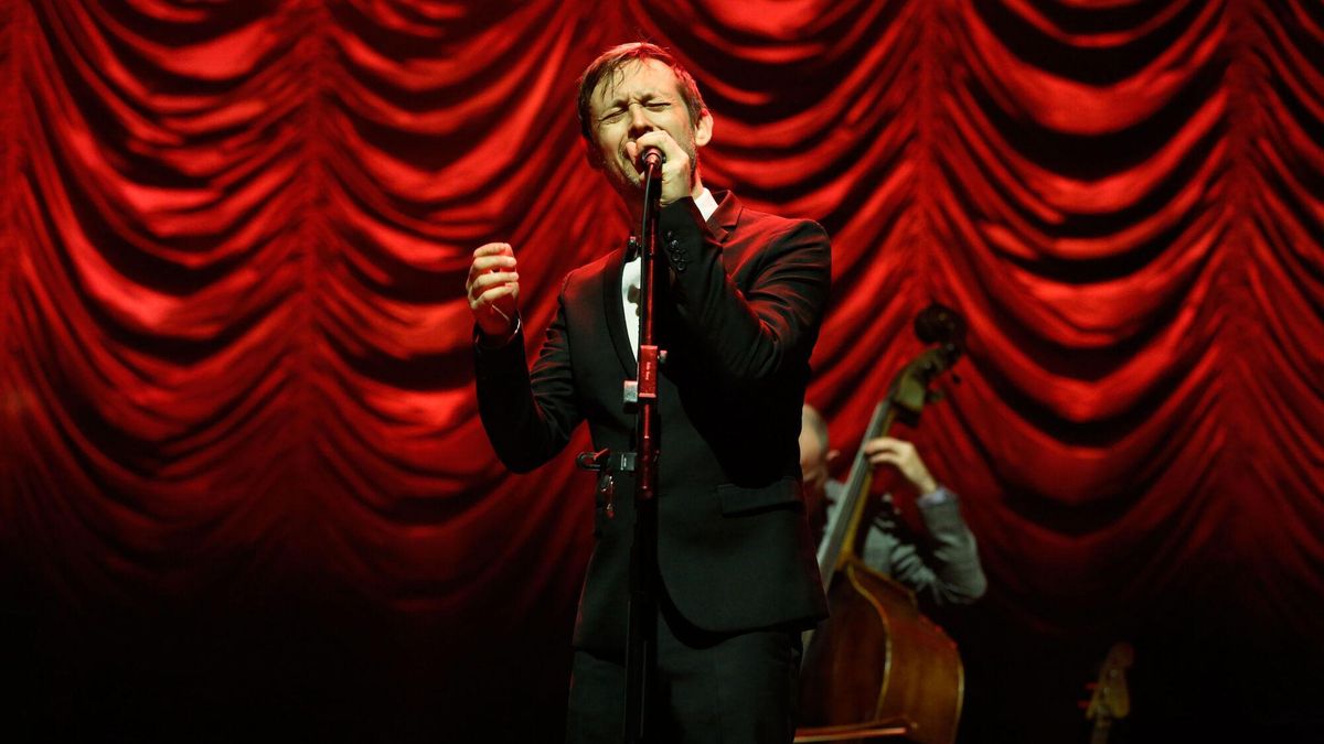 The Divine Comedy realza su alma pop melódica y orquestal en ‘Rainy Sunday afternoon’