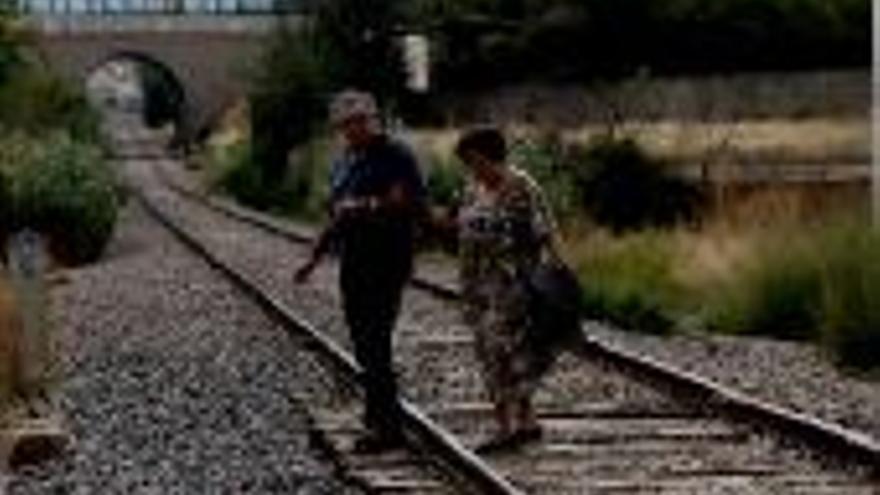 Los trenes dejarán mañana de pasar por Oliver y Valdefierro