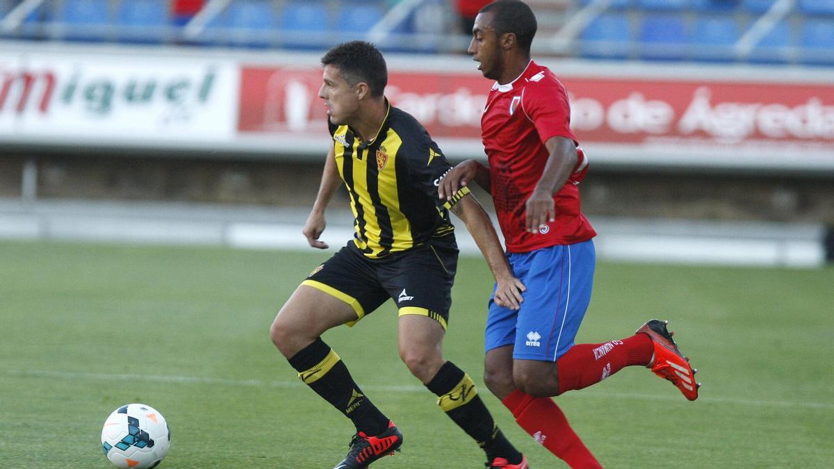 Abraham Minero y Carlos Akapo, en el amistoso de pretemporada entre el Numancia y el Real Zaragoza en Los Pajaritos.