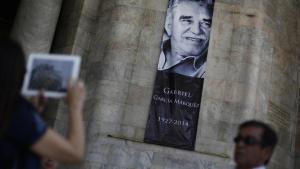 Cartel de Gabo en el Palacio de Bellas Artes de México tras la muerte del escritor, en 2014.