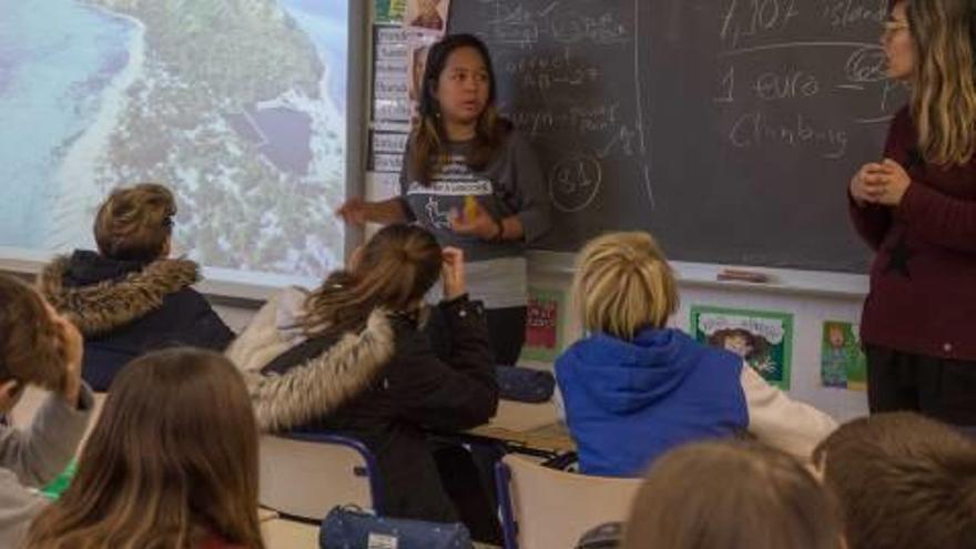 Los auxiliares de conversación comparten aula con otro profesor de inglés del colegio, como en El Fabraquer.