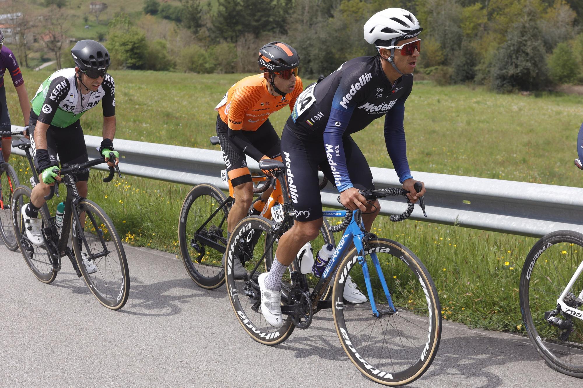 La segunda etapa de la Vuelta Ciclista a Asturias, en imágenes