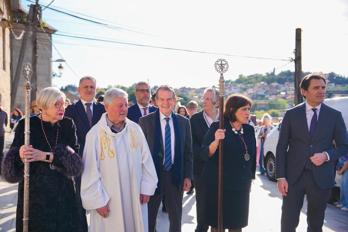 Procesiones en Vigo: los pasos de Noso Pai Xesús Nazareno e a Virxe Dolorosa desfilaron por Teis