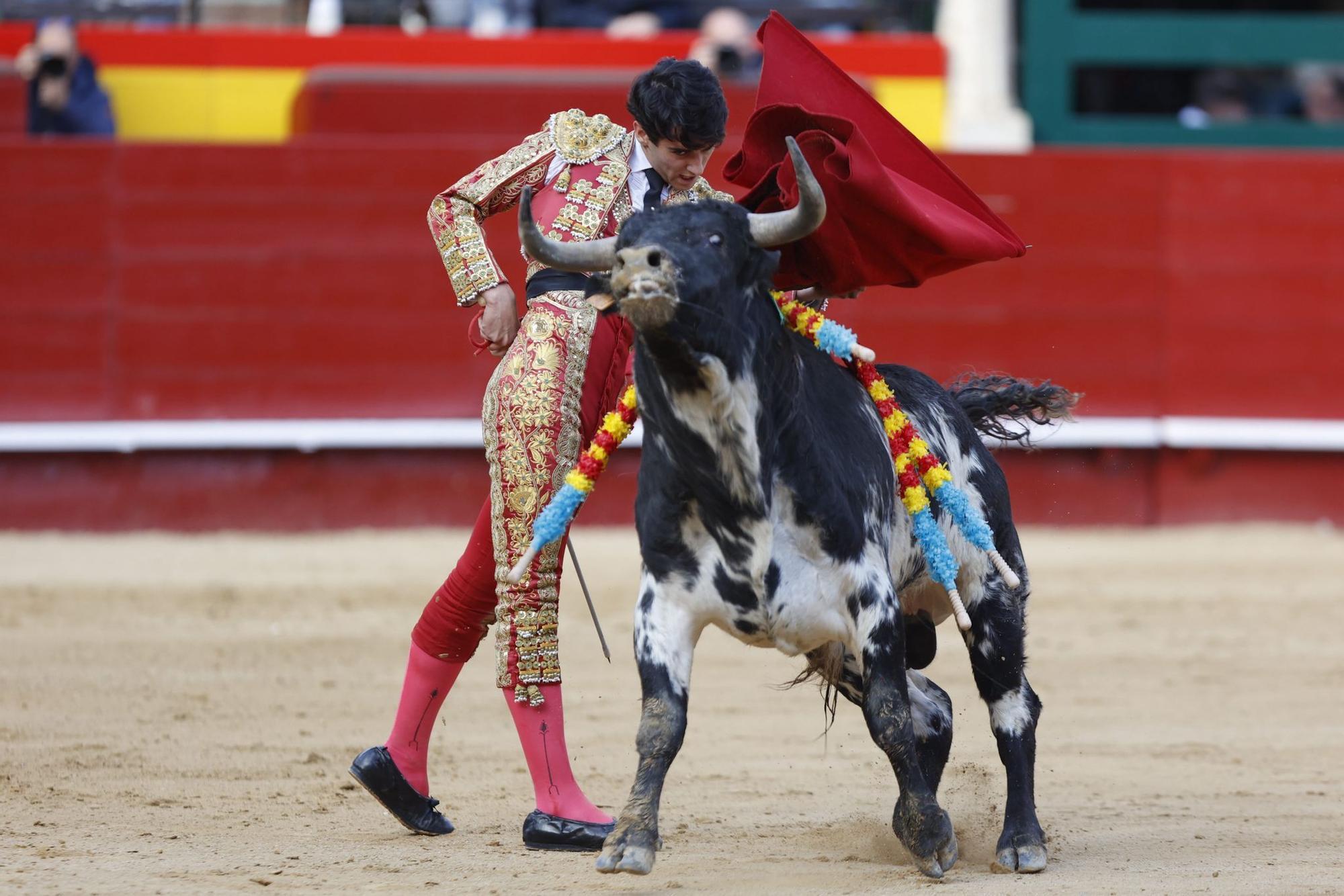 La novillada sin picadores de la Feria de Fallas, en imágenes
