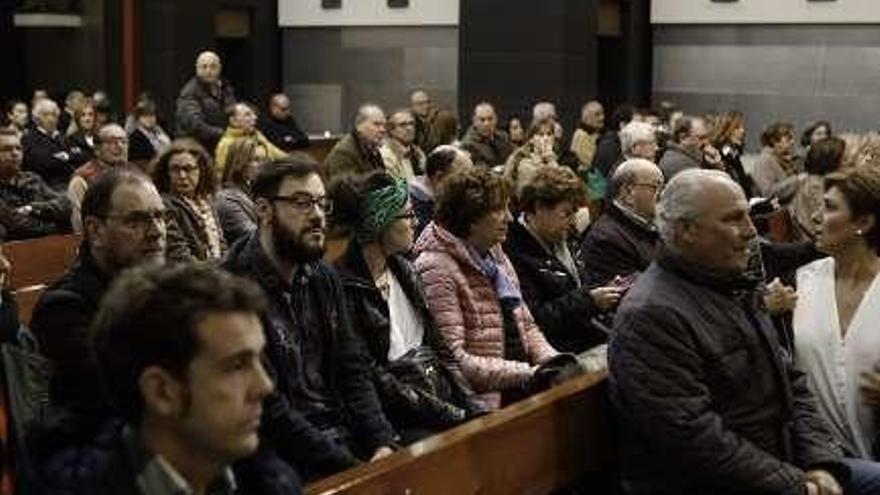 Asistentes al funeral por Chema Camacho en los Capuchinos.