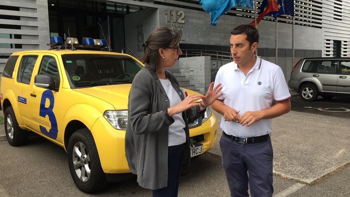 La Viceconsejera De Medio Ambiente Y Cambio Climático, Nieves Roqueñí, Y El Alcalde De Llanera, Gerardo Sanz.