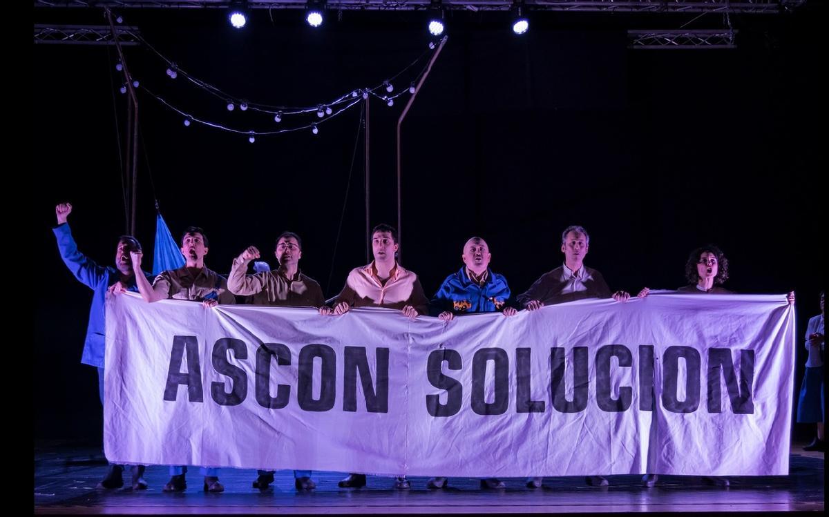 Fotograma dunha escena de «Reconversión», de Ibuprofeno Teatro, que ten tres candidaturas aos premios Max.