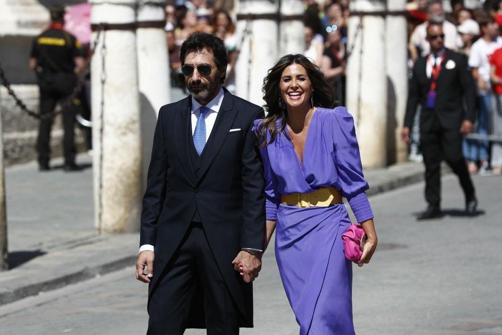 Juan del Val y Nuria Roca a su llegada a la boda de Sergio Ramos y Pilar Rubio