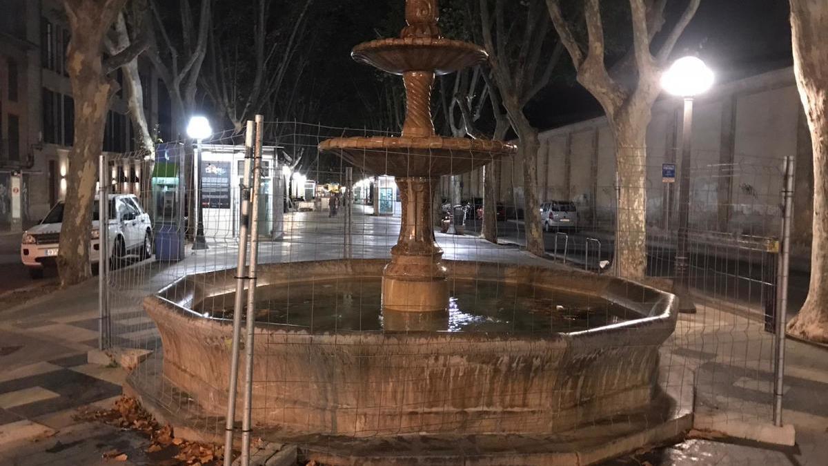 La fuente de la Rambla, vallada ante el posible ascenso del Atlético Baleares