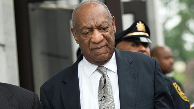 Un tribunal anula la condena por abusos sexuales contra el cómico Bill Cosby.