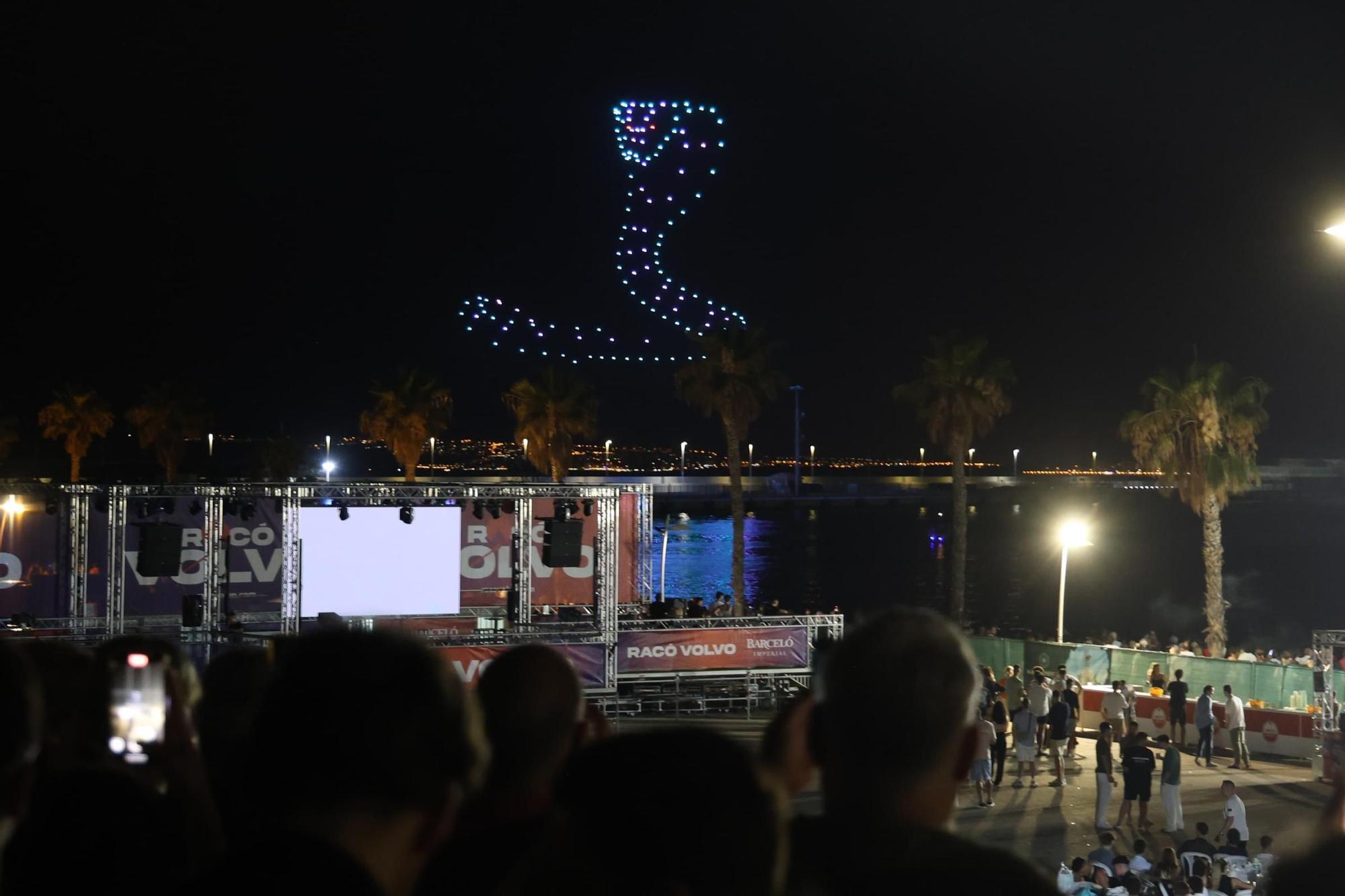 Así ha sido el espectáculo de drones en Hogueras que ha iluminado el cielo de Alicante