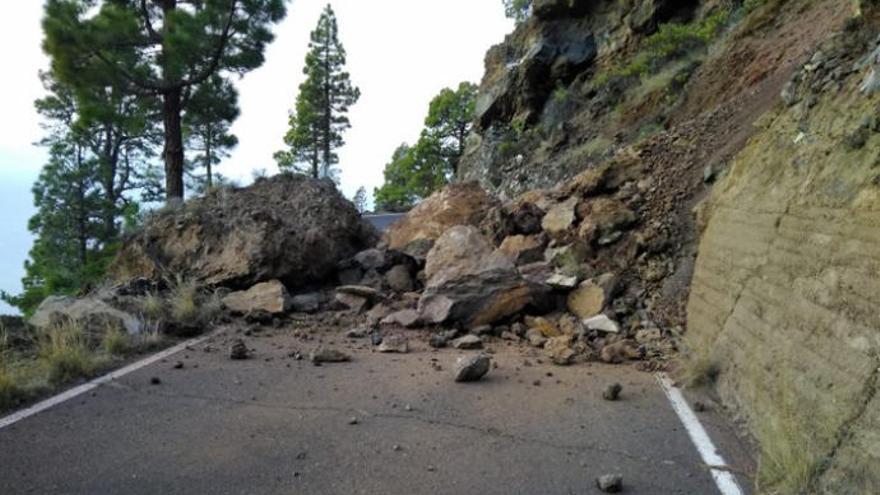 Desprendimientos en la carretera del Julan, en El Hierro.