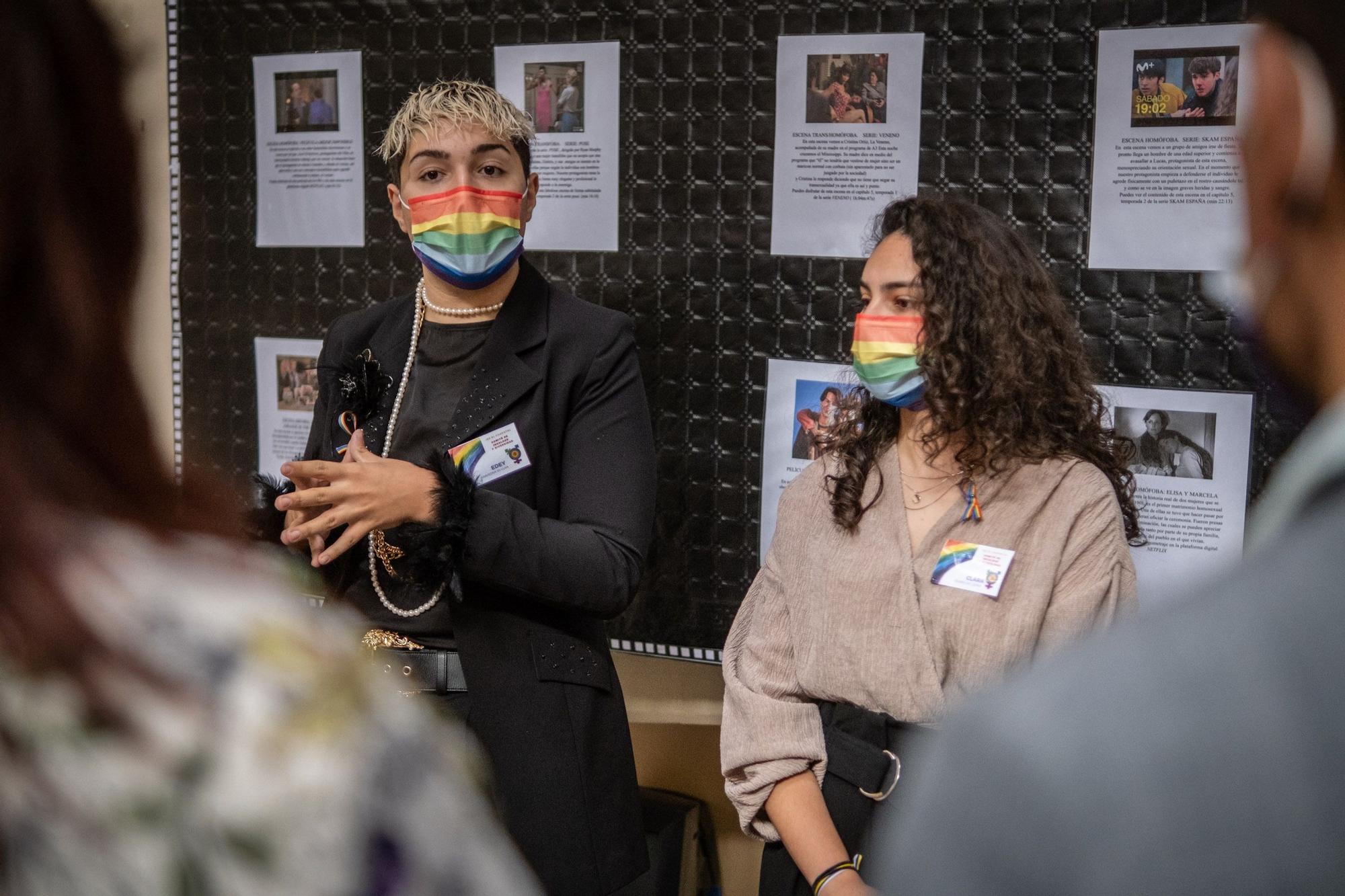 La consejera de Educación, Manuela Armas, participa en los actos del Día contra la LGTBIfobia+