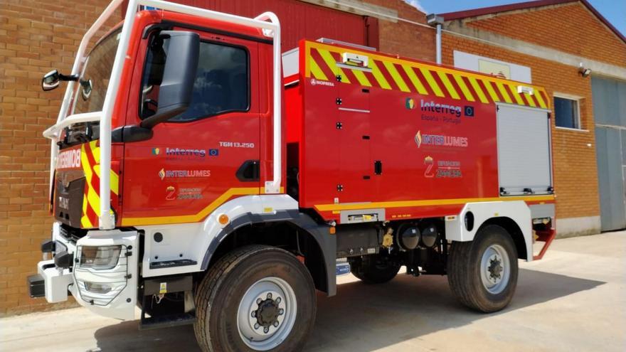 Camión adquirido por la Mancomunidad Tierra de Campos que utilizan los bomberos voluntarios. | LOZ