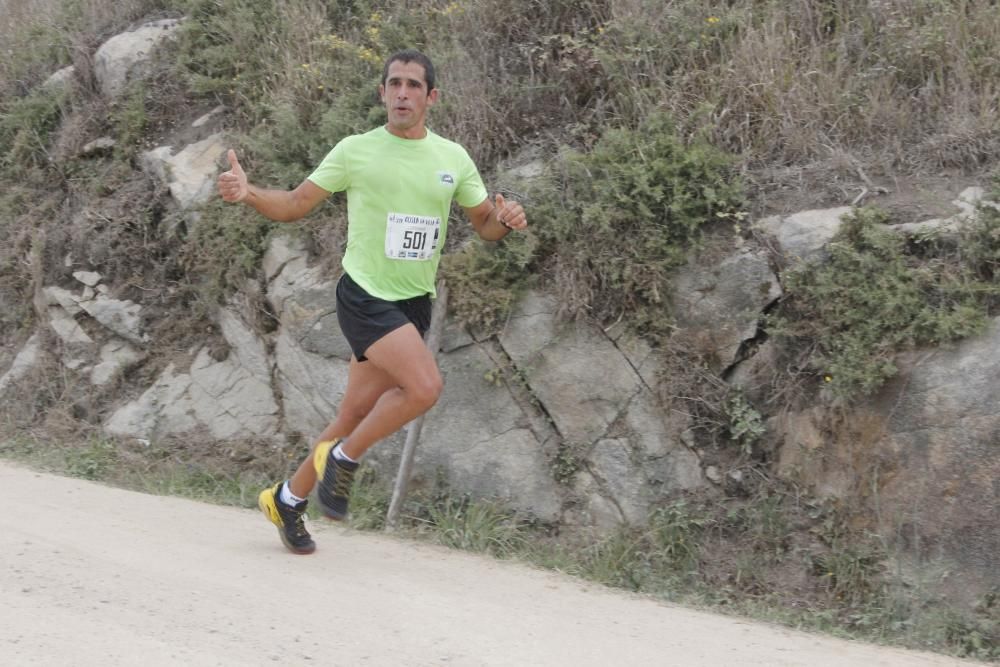 Más de medio millar de corredores completaron el espectacular y exigente recorrido de 21 kilómetros por la Costa da Vela de Cangas.