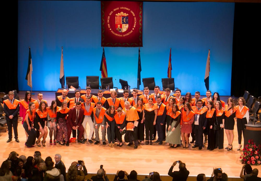 Graduación de alumnos de la Facultad de Económicas