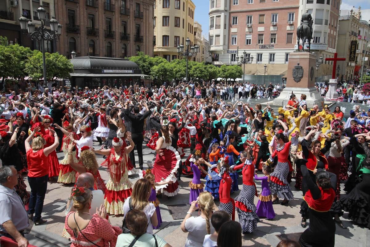 Las academias de baile toman las Tendillas