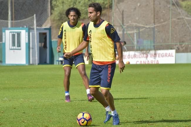 Entrenamiento de la UD Las Palmas en la mañana ...