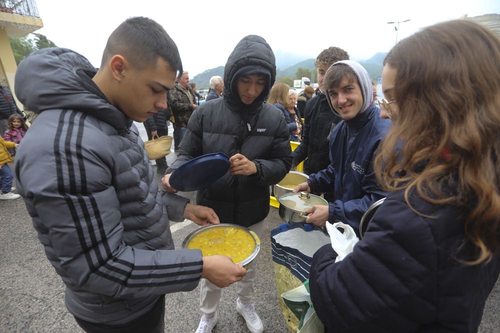 Reparto de calderas en Albalat dels Tarongers en día de su patrona.