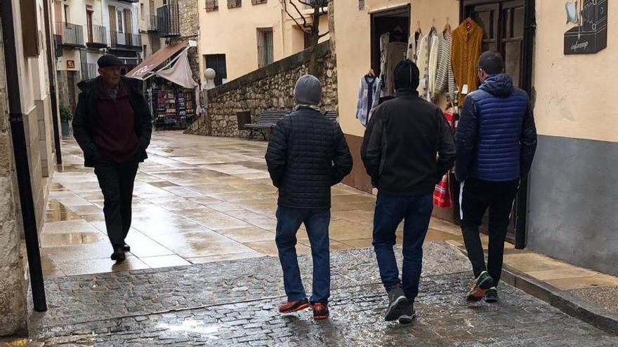 Viento, frío y nieve en el interior de Castellón