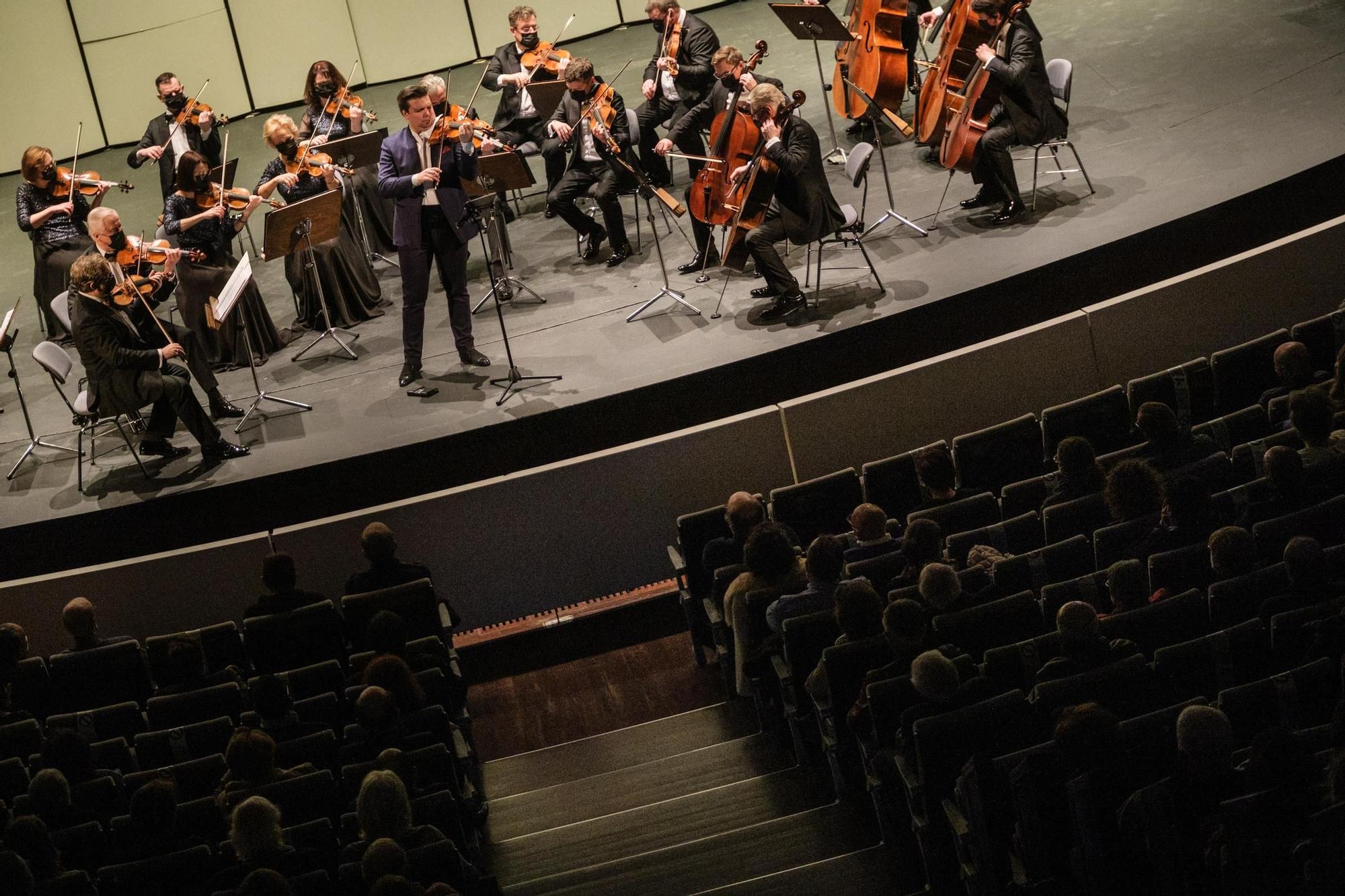 Concierto de la Orquesta de Cámara de Lituania, con Sergej Krylov como violín y concertino