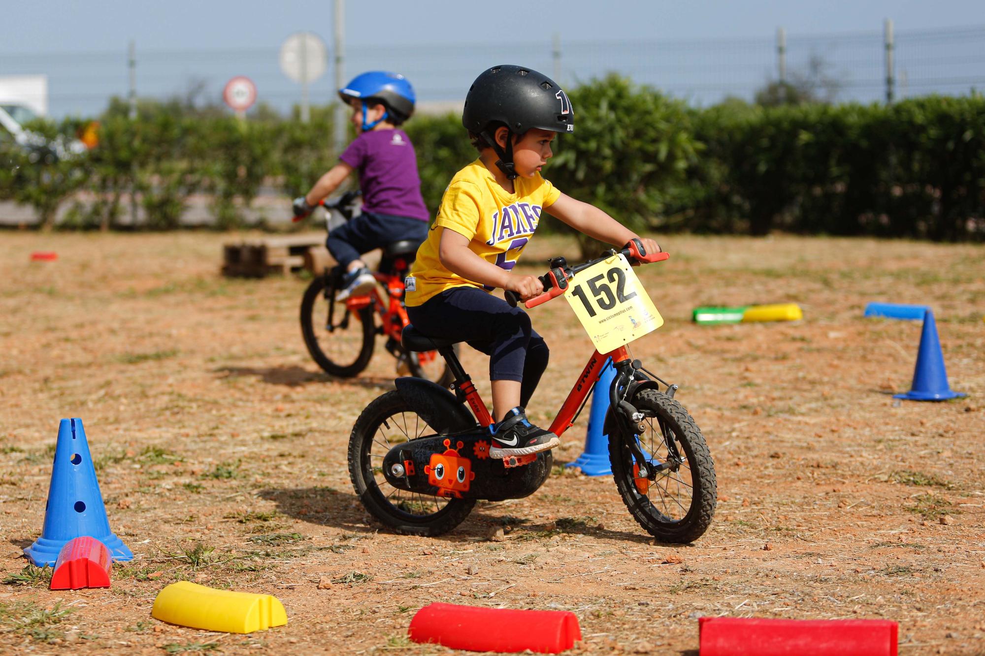 Los más pequeños de Ibiza aprenden a manejar con Bicykids