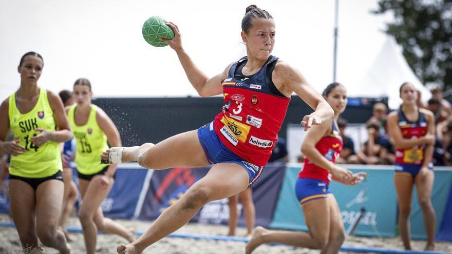 La selección juvenil de la viguesa Iris Santana, plata en el Europeo
