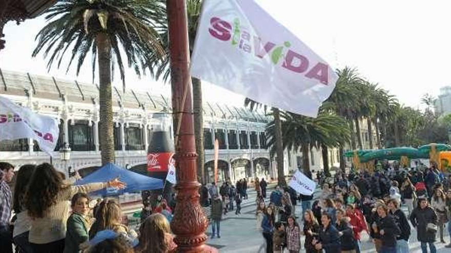 Un acto lúdico en Méndez Núñez reivindica &quot;la protección a la vida&quot;