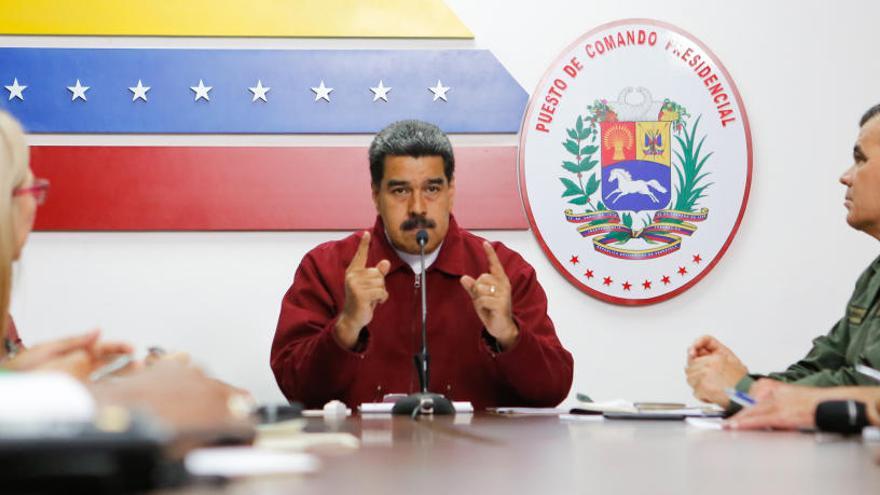 El Gobierno de Maduro trata de contener el alzamiento.