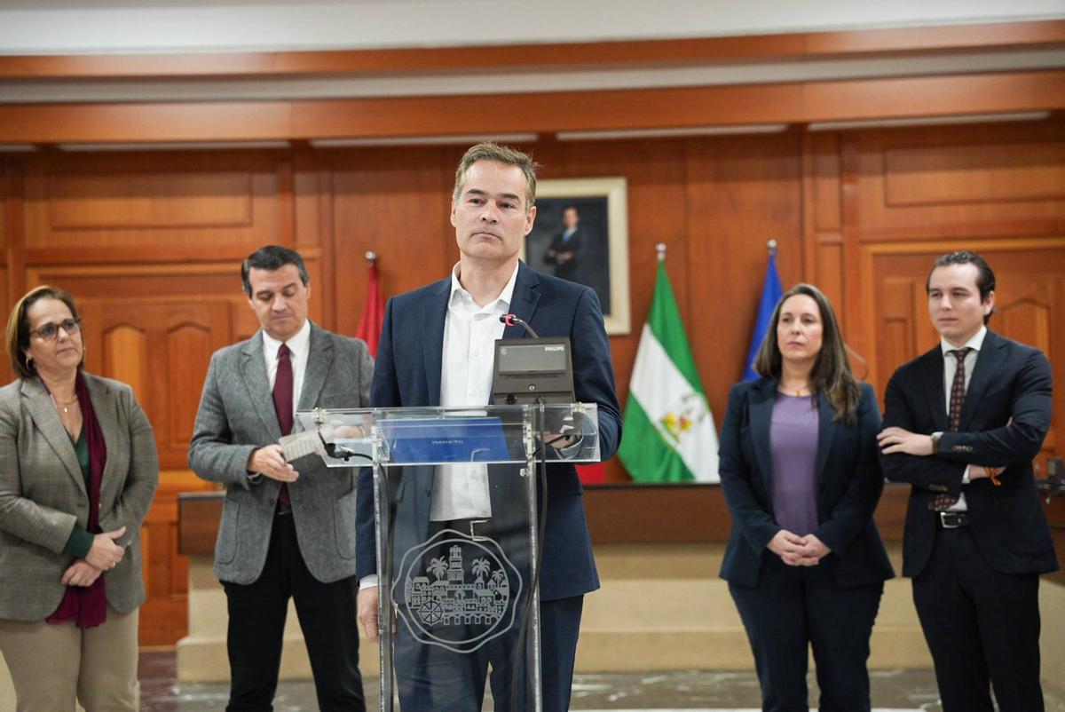 El responsable del programa de Tierra de Novaindef, Ramón González, durante la rueda de prensa en el Ayuntamiento de Córdoba.