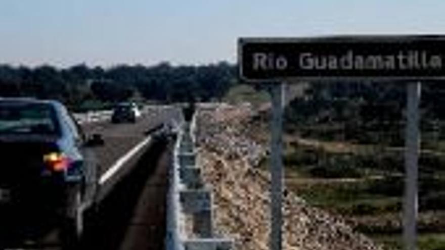 El viaducto del Guadamatilla abre al tráfico sin la firma de Medio Ambiente
