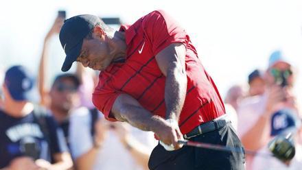 Tiger Woods ejecuta un golpe en la última jornada del Hero World Challenge, en Bahamas