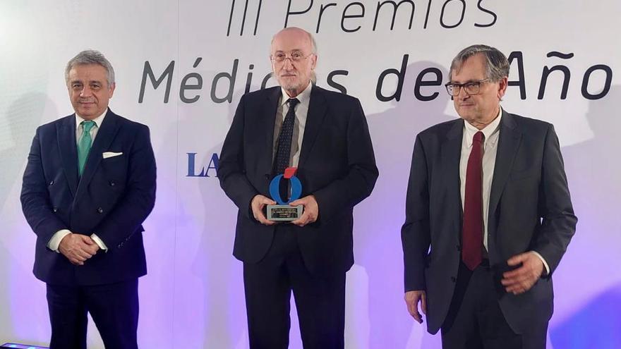 Por la izquierda, Andrés Navarro, CEO de La Razón; el doctor Ramón Cacabelos y Francisco Marhuenda, director del diario