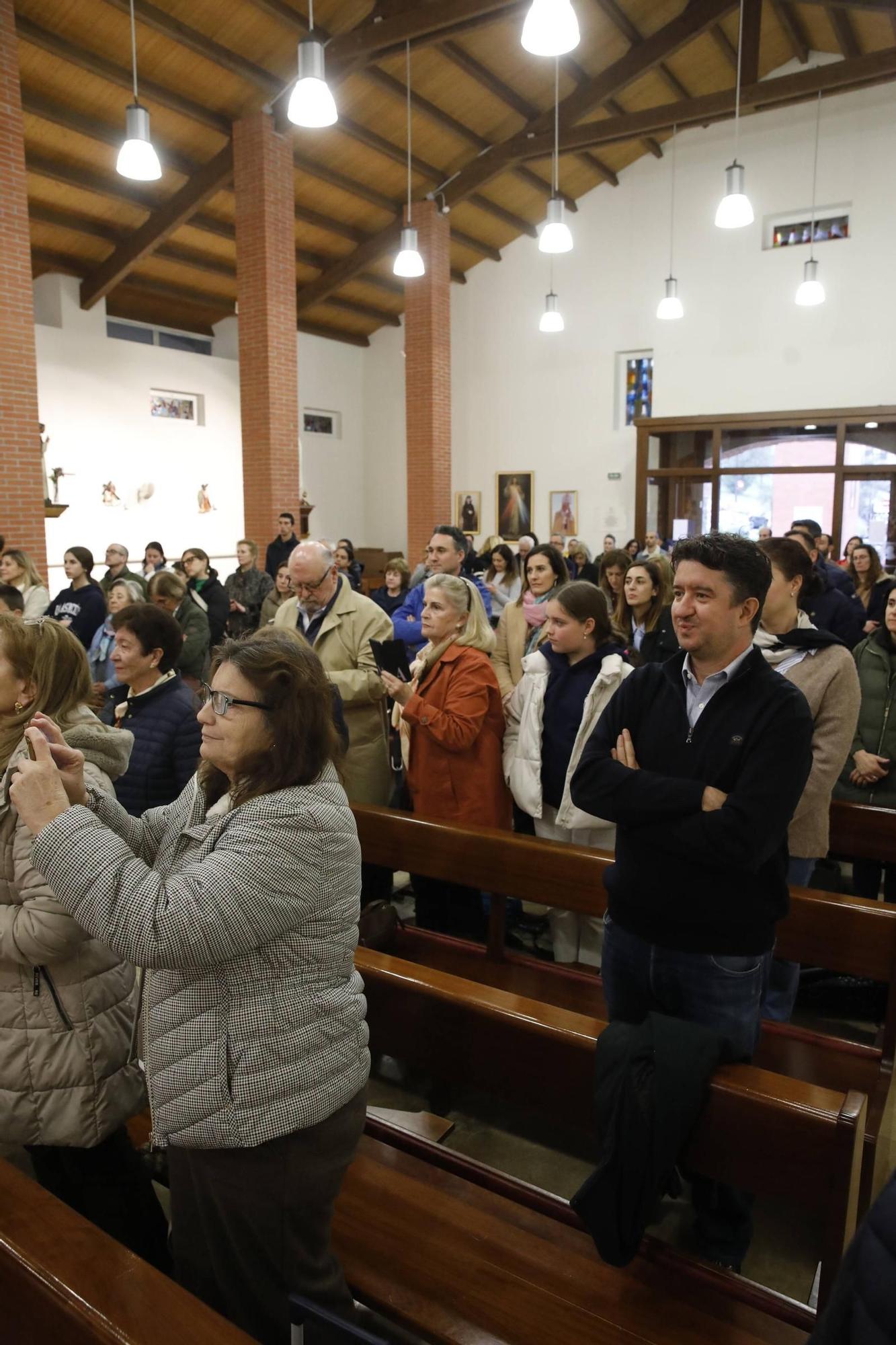 El vía crucis infantil en Viesques, en imágenes